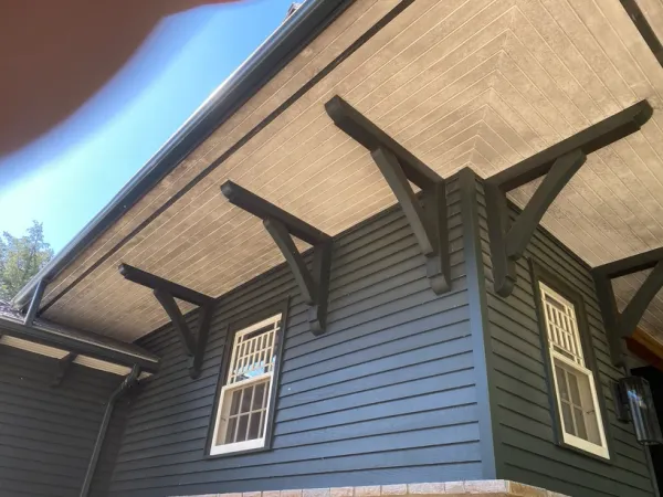 Dirty house siding before exterior cleaning in Bracebridge